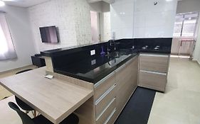 Apartamento Enseada Guarujá 2 qtos 6 pess 300 mts praia lindo